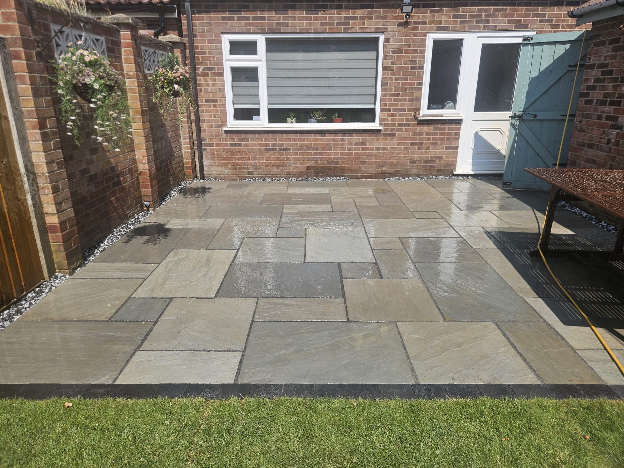 Light grey Indian Sandstone with charcoal border